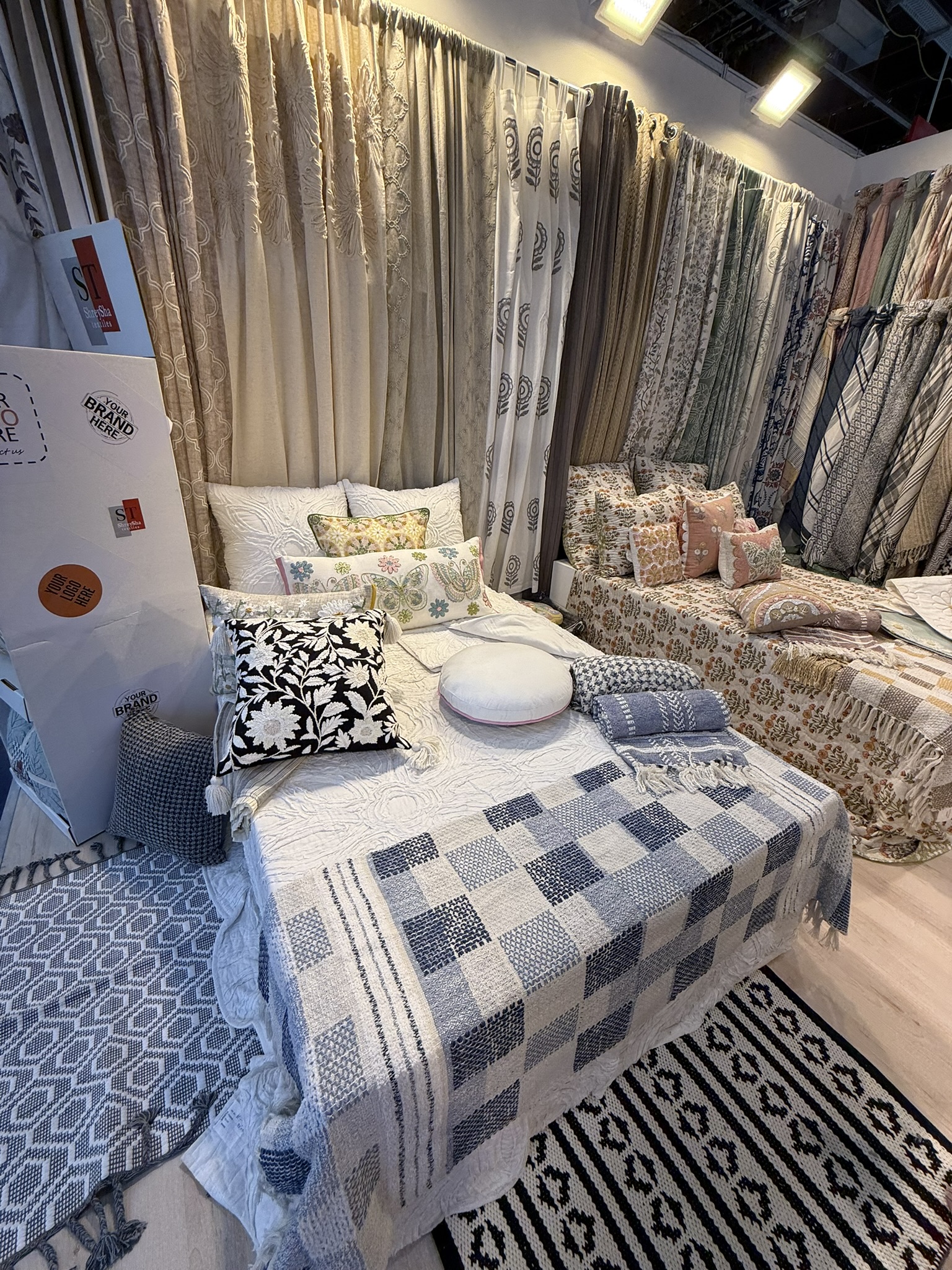 Throws & Blankets 002